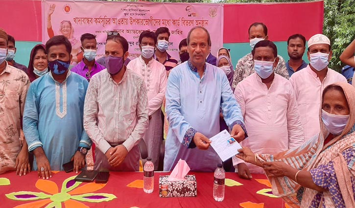 খাদ্যবান্ধব কর্মসূচির ২ হাজার কার্ড বিতরণ