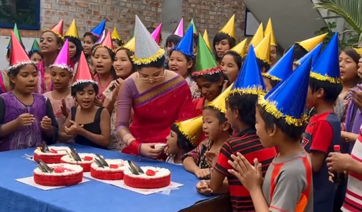 সুবিধাবঞ্চিত শিশুদের সঙ্গে পরীমনির আনন্দ ভাগাভাগি (ভিডিও) সুবিধাবঞ্চিত শিশুদের সঙ্গে পরীমনির আনন্দ ভাগাভাগি (ভিডিও)