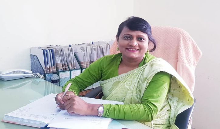 ‘সামাজিক মাধ্যমে নয়, বইয়ে বেশি সময় দিন’ ‘সামাজিক মাধ্যমে নয়, বইয়ে বেশি সময় দিন’