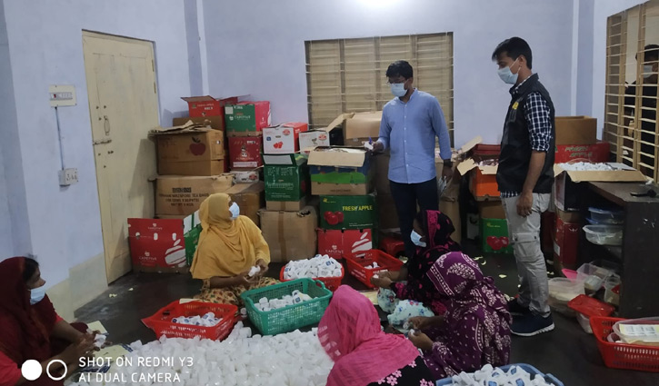 খুলনায় ভেজাল প্রসাধনী কারখানার সন্ধান, মালিককে জরিমানা খুলনায় ভেজাল প্রসাধনী কারখানার সন্ধান, মালিককে জরিমানা