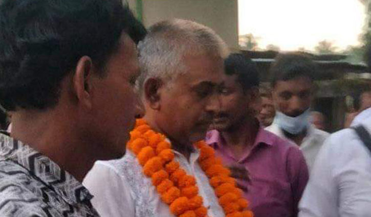 বিএনপি নেতার জামিনে আনন্দ মিছিল আওয়ামী লীগের বিএনপি নেতার জামিনে আনন্দ মিছিল আওয়ামী লীগের