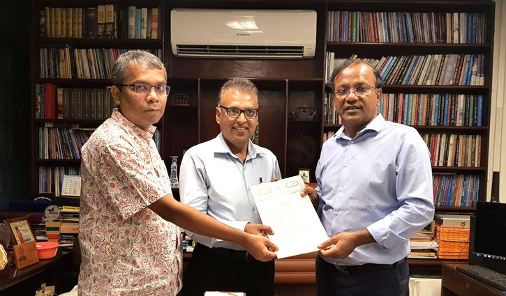 ঢাকা ও কলকাতা থেকে প্রকাশিত হচ্ছে ‘দেবো খোঁপায় তারার ফুল’ ঢাকা ও কলকাতা থেকে প্রকাশিত হচ্ছে ‘দেবো খোঁপায় তারার ফুল’