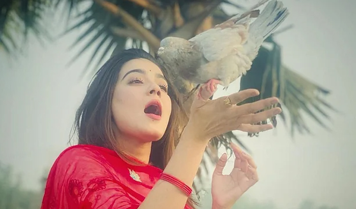 চিরকুটওয়ালার প্রেম খুঁজছেন মাহি চিরকুটওয়ালার প্রেম খুঁজছেন মাহি