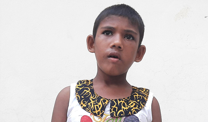 বাগেরহাটে বাবা-মায়ের কাছে যেতে চায় শিশু মীম বাগেরহাটে বাবা-মায়ের কাছে যেতে চায় শিশু মীম