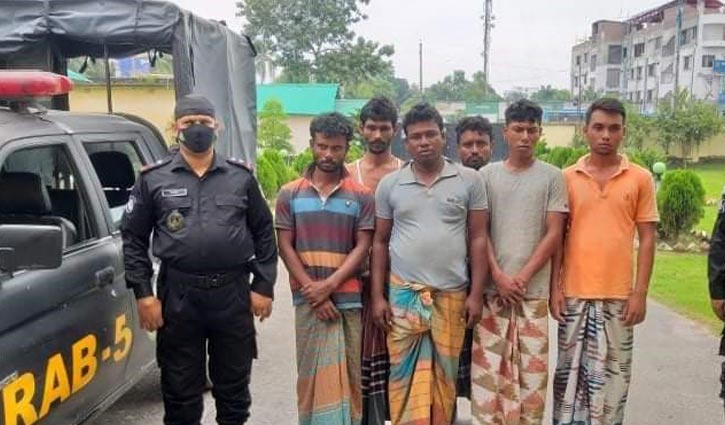 নাটোরে দেশীয় অস্ত্রসহ ৬ সন্ত্রাসী গ্রেপ্তার নাটোরে দেশীয় অস্ত্রসহ ৬ সন্ত্রাসী গ্রেপ্তার