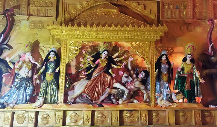 ঘরোয়াভাবে হবে শিকদার বাড়ির দুর্গাপূজা