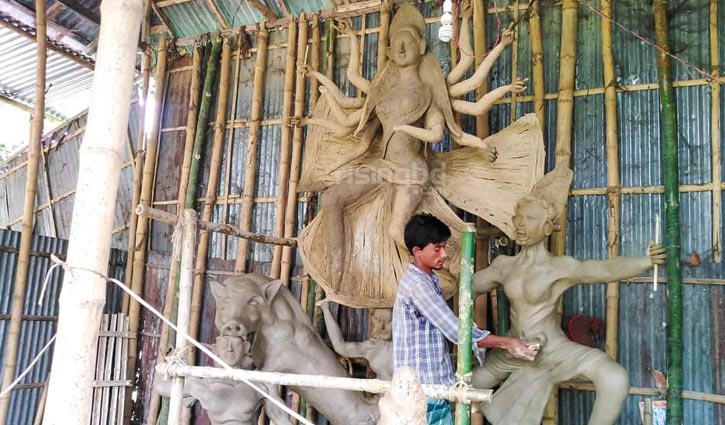 রংপুরের ৯৫৬টি মণ্ডপে চলছে শেষ মুহুর্তের প্রস্তুতি