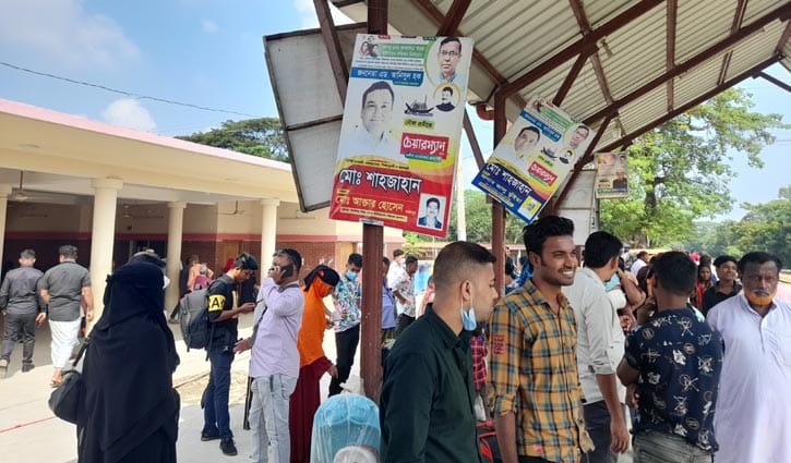বিশ্রামাগার তালাবদ্ধ, স্টেশনে ভোগান্তি বিশ্রামাগার তালাবদ্ধ, স্টেশনে ভোগান্তি