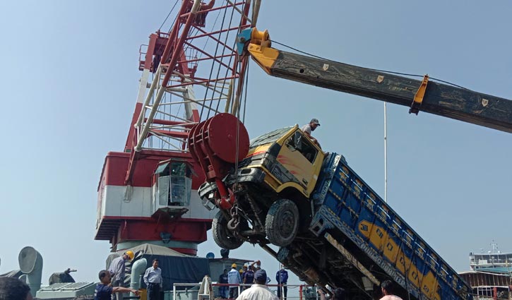 ফেরি দুর্ঘটনা: উদ্ধার অভিযানে আসছে না প্রত্যয়, যোগ দেবে রুস্তম