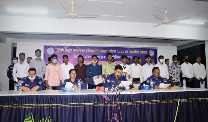 ১০০ টাকা খরচ করে মিললো পুলিশের চাকরি ১০০ টাকা খরচ করে মিললো পুলিশের চাকরি