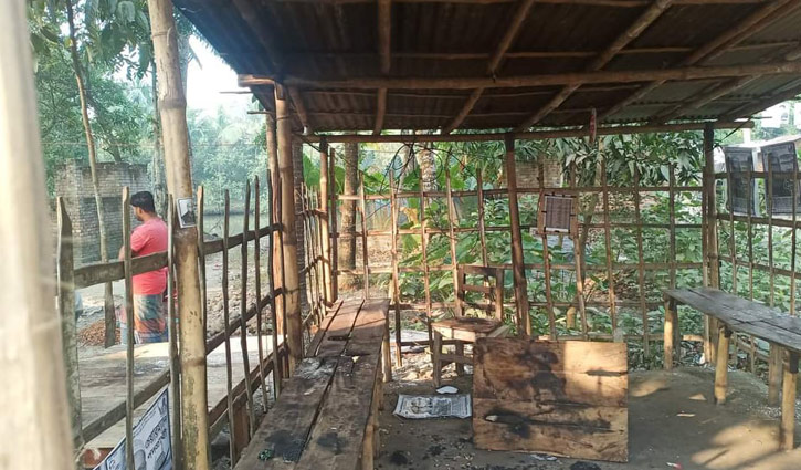 সাতক্ষীরায় রাতের আঁধারে নৌকার নির্বাচনী অফিসে আগুন সাতক্ষীরায় রাতের আঁধারে নৌকার নির্বাচনী অফিসে আগুন