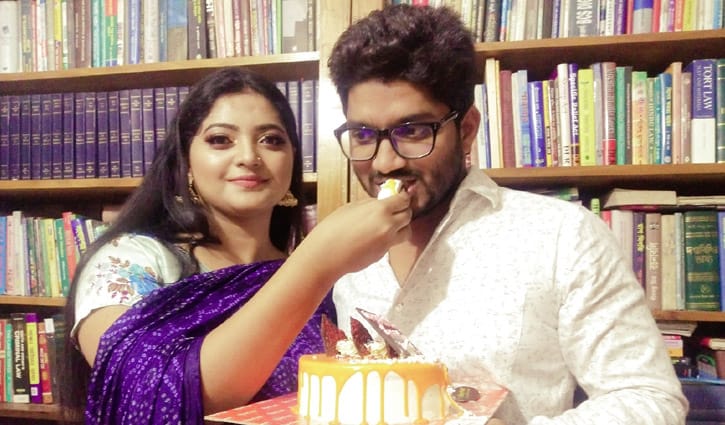 শিল্পী সালমা এখন ব্যারিস্টারের বউ শিল্পী সালমা এখন ব্যারিস্টারের বউ