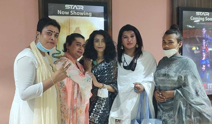 তৃতীয় লিঙ্গের মানুষের মুখে ‘চন্দ্রাবতী কথা’ তৃতীয় লিঙ্গের মানুষের মুখে ‘চন্দ্রাবতী কথা’