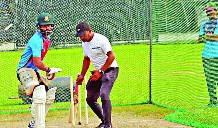গুরু সালাউদ্দিনকে ক্লাবে পেলেন তামিম গুরু সালাউদ্দিনকে ক্লাবে পেলেন তামিম