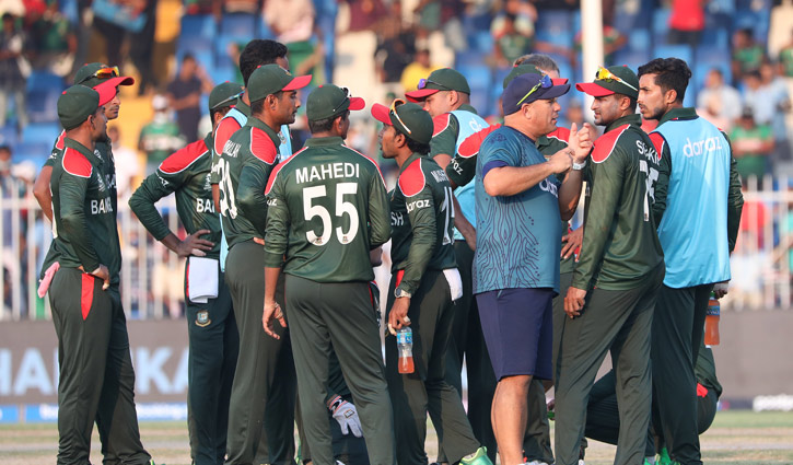 ‘চট্টগ্রাম-অ্যাডিলেড’ রূপকথার হাতছানি ‘চট্টগ্রাম-অ্যাডিলেড’ রূপকথার হাতছানি