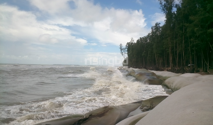 কক্সবাজারে ৩ নম্বর সংকেত, সমুদ্র স্নানে নিষেধাজ্ঞা কক্সবাজারে ৩ নম্বর সংকেত, সমুদ্র স্নানে নিষেধাজ্ঞা