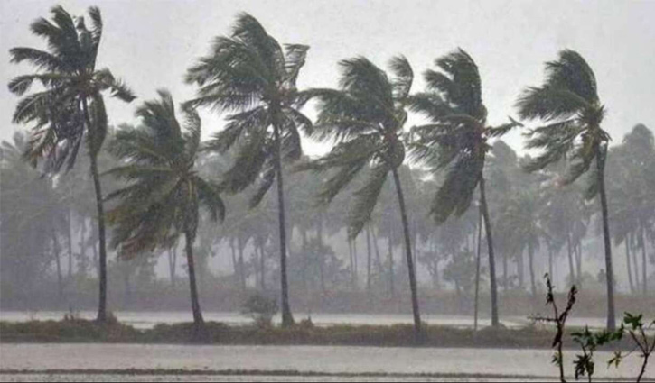 কেরালায় প্রবল বৃষ্টি, ৫ জনের মৃত্যু কেরালায় প্রবল বৃষ্টি, ৫ জনের মৃত্যু
