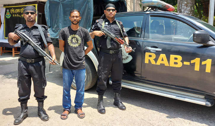 ১৭ বছর পালিয়ে থেকেও শেষ রক্ষা হলো না