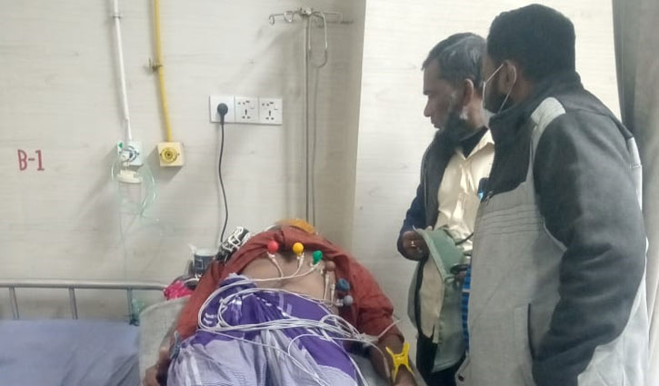 আ. লীগ নেতাকে পেটালেন সাবেক ছাত্রলীগ নেতা