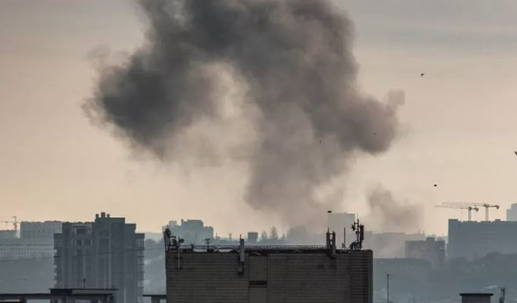 ইউক্রেনের রাজধানীর কেন্দ্রস্থলে রাশিয়ার হামলা