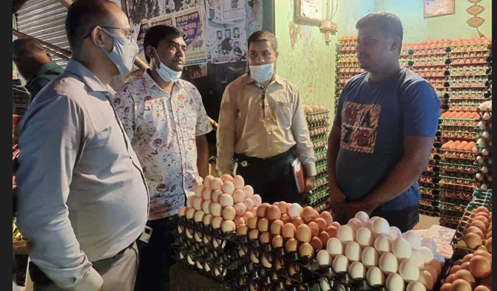 বগুড়ায় ডিমের আড়তে ভ্রাম্যমাণ আদালতের অভিযান বগুড়ায় ডিমের আড়তে ভ্রাম্যমাণ আদালতের অভিযান
