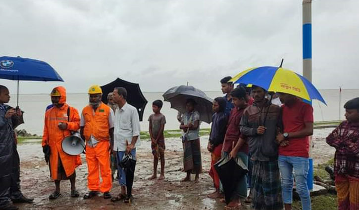 ঘূর্ণিঝড় সিত্রাং: নোয়াখালীতে ঝড়ো বাতাস ও বৃষ্টি অব্যাহত