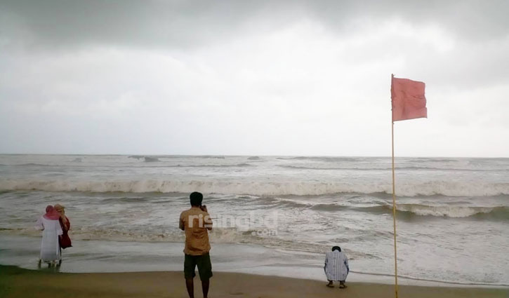 সমুদ্রে ৪ নম্বর হুঁশিয়ারি সংকেত