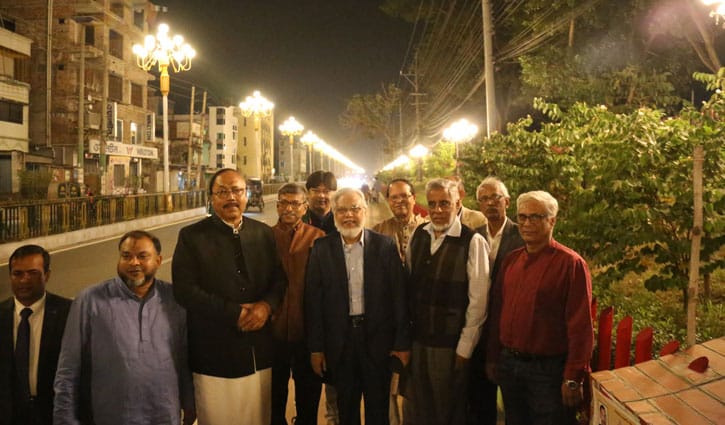 রাজশাহী ঘুরে মুগ্ধ দেশবরেণ্য গুণীজনেরা রাজশাহী ঘুরে মুগ্ধ দেশবরেণ্য গুণীজনেরা