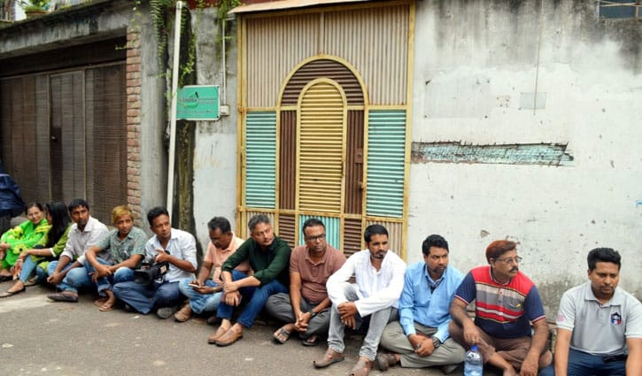 রাজশাহীতে সাংবাদিকের ওপর হামলা, গ্রেফতার ৪ রাজশাহীতে সাংবাদিকের ওপর হামলা, গ্রেফতার ৪