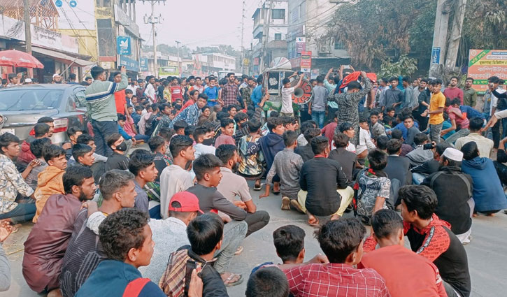 মুক্তাগাছা ছাত্রলীগের নতুন কমিটি বাতিলের দাবিতে বিক্ষোভ 