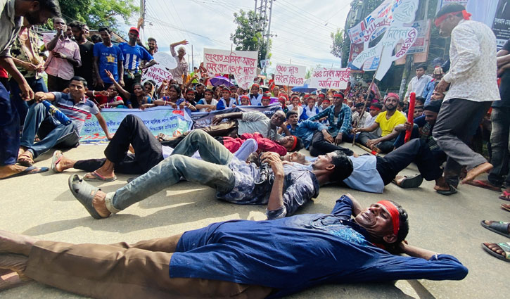 মৌলভীবাজারে চা শ্রমিকদের বেলপথ-সড়ক অবরোধ