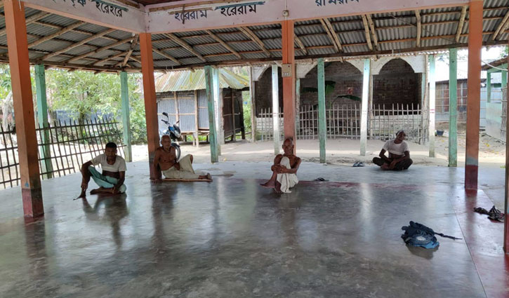 দিনাজপুরে দুর্গাপূজা বর্জন করে হত্যা ও ধর্ষণের বিচার দাবি দিনাজপুরে দুর্গাপূজা বর্জন করে হত্যা ও ধর্ষণের বিচার দাবি
