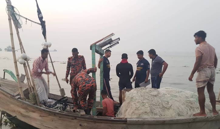 পুলিশের ধাওয়ায় নদীতে লাফ দিয়ে যুবক নিখোঁজ, দুই কনস্টেবল বরখাস্ত পুলিশের ধাওয়ায় নদীতে লাফ দিয়ে যুবক নিখোঁজ, দুই কনস্টেবল বরখাস্ত