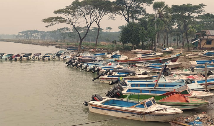 ভোলা-বরিশাল রুটে স্পিডবোট বন্ধ, দুর্ভোগে যাত্রীরা ভোলা-বরিশাল রুটে স্পিডবোট বন্ধ, দুর্ভোগে যাত্রীরা