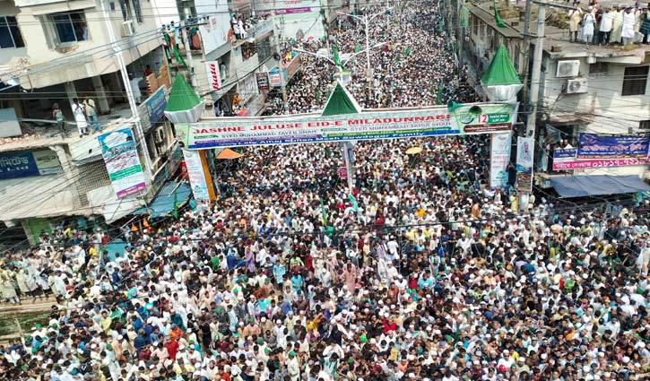 চট্টগ্রামে লাখো মানুষের অংশগ্রহণে জসনে জুলুসের র‌্যালি