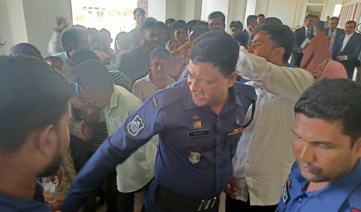 কুমিল্লায় হত্যা মামলায় ৬ জনের যাবজ্জীবন কুমিল্লায় হত্যা মামলায় ৬ জনের যাবজ্জীবন