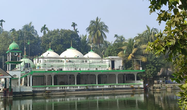কুমিল্লার দৃষ্টিনন্দন স্থাপনা দারোগা বাড়ি মসজিদ