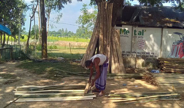 ‘বাঁশ ফাটা’ কাজে দিনে আয় হাজার টাকা