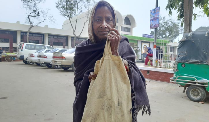 শরীরে না মানলেও ভিক্ষায় যেতে হয় মালেকাকে