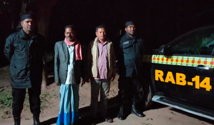 ট্রেনের টিকেটসহ দুই কালোবাজারি র‌্যাবের হাতে আটক