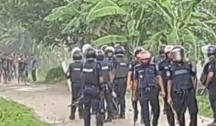 পাকুন্দিয়ায় বিএনপি-পুলিশ সংঘর্ষ, আহত শতাধিক