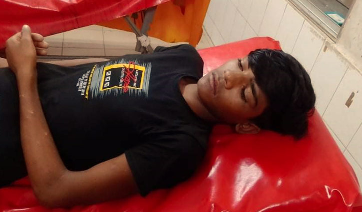 সিগারেটের আগুনে পুড়িয়ে ও শরীরে সুই দিয়ে নির্যাতনের অভিযোগ