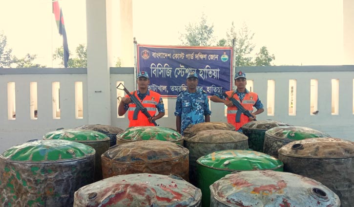 হাতিয়ায় ২৮০০ লিটার চোরাই তেল জব্দ হাতিয়ায় ২৮০০ লিটার চোরাই তেল জব্দ