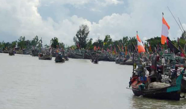 ঘূর্ণিঝড় সিত্রাং: হাতিয়ার ৪ গ্রাম প্লাবিত