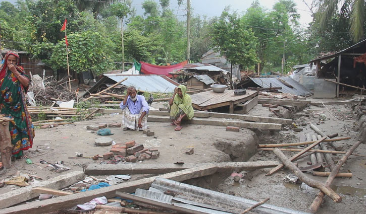 নোটিশ ছাড়াই উচ্ছেদের অভিযোগ 