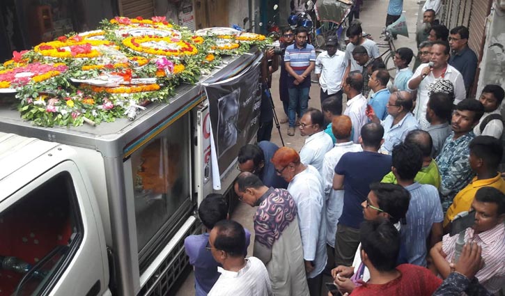 একুশে পদকপ্রাপ্ত সাংবাদিক রণেশ মৈত্রের শেষকৃত্য সম্পন্ন একুশে পদকপ্রাপ্ত সাংবাদিক রণেশ মৈত্রের শেষকৃত্য সম্পন্ন