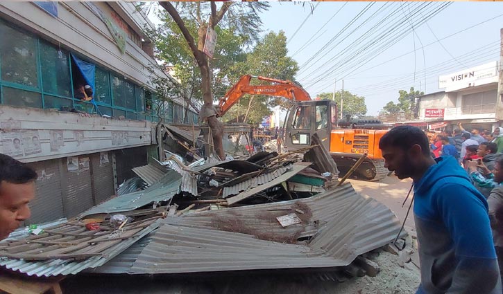 পাবনায় শতাধিক অবৈধ স্থাপনা উচ্ছেদ