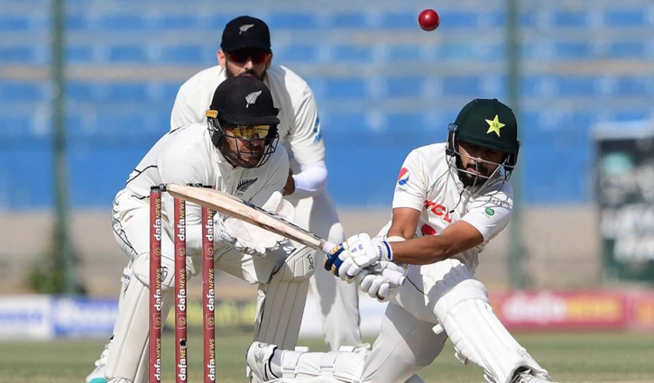 মেইডেন সেঞ্চুরিতে পাকিস্তানকে টানলেন শাকিল