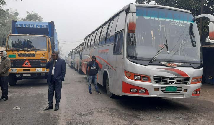 দৌলতদিয়া-পাটুরিয়া রুটে ৫ ঘণ্টা পর ফেরি চলাচল স্বাভাবিক