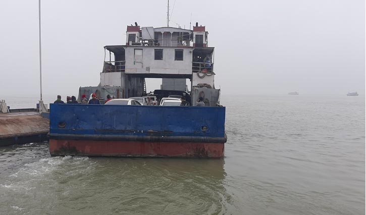 দৌলতদিয়া পাটুরিয়া রুটে ফেরি চলাচল শুরু 